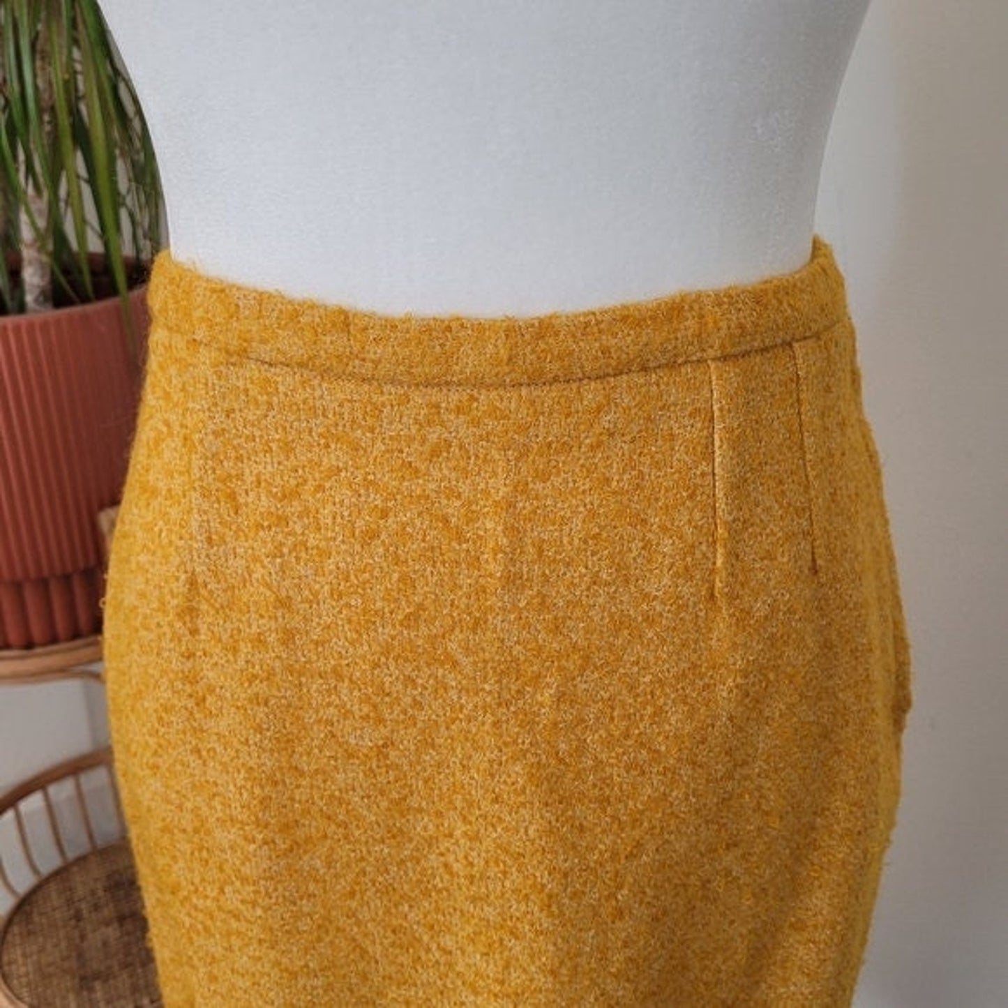 Vintage 1960s Boucle Tweed Suit (Sleeveless Top and Skirt)