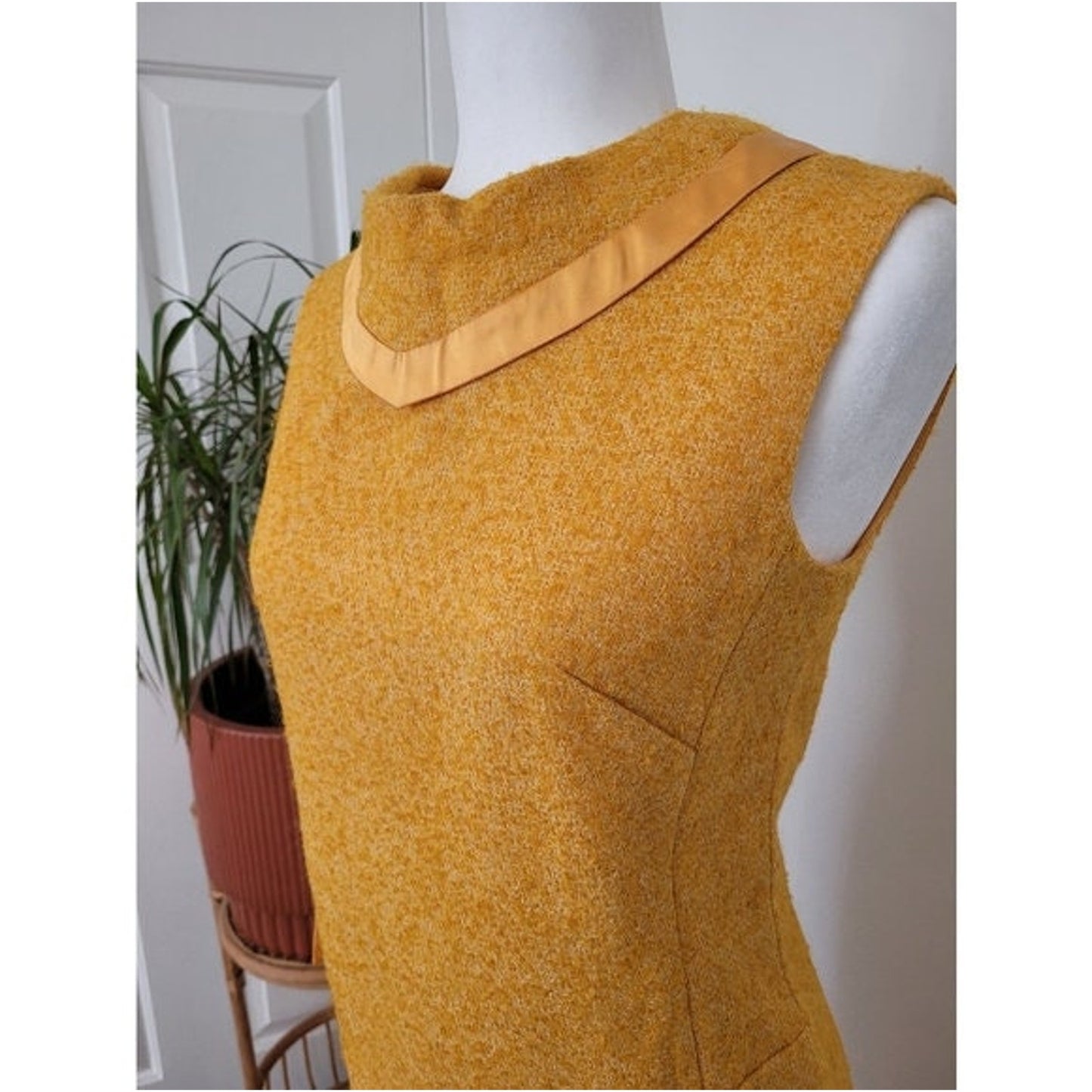 Vintage 1960s Boucle Tweed Suit (Sleeveless Top and Skirt)