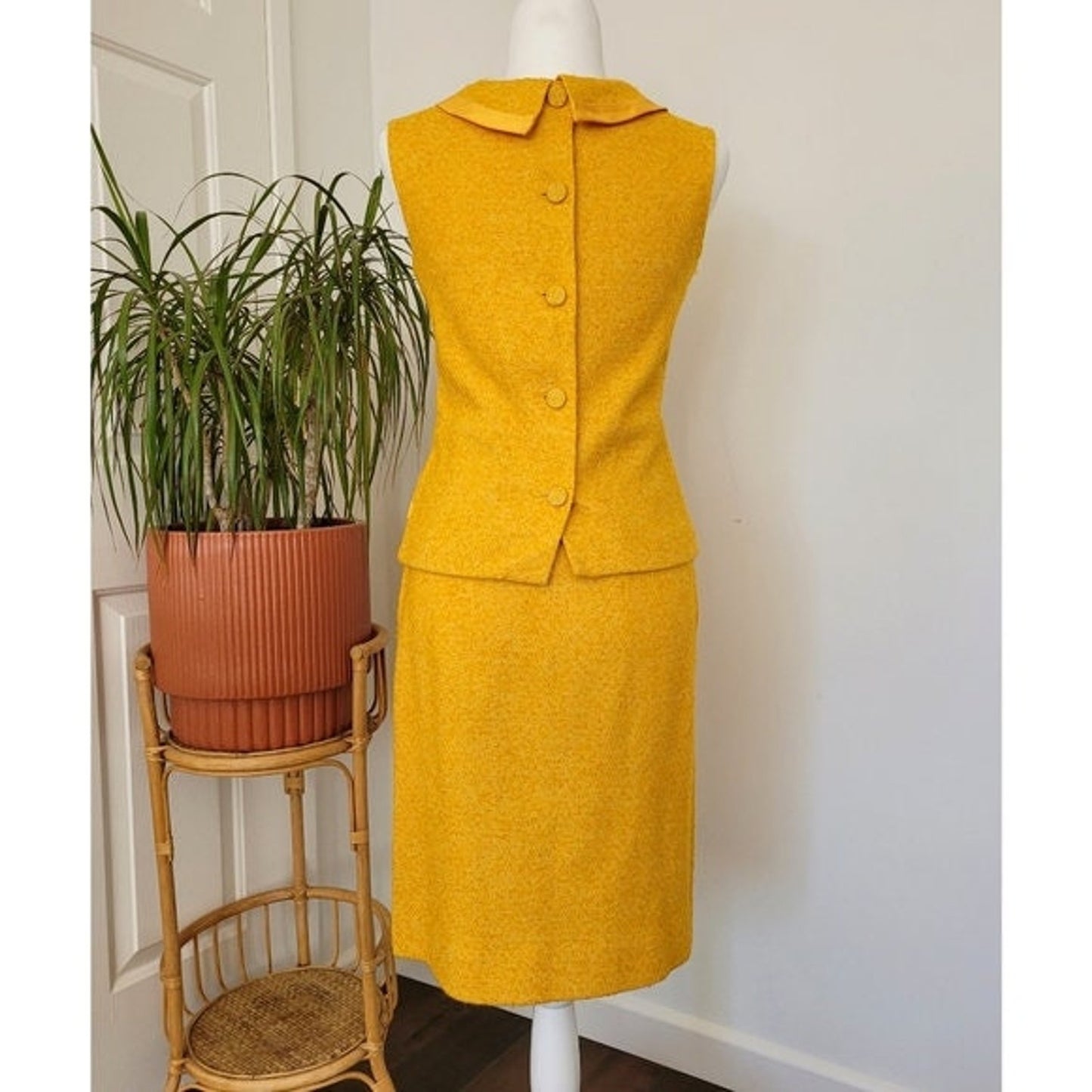 Vintage 1960s Boucle Tweed Suit (Sleeveless Top and Skirt)