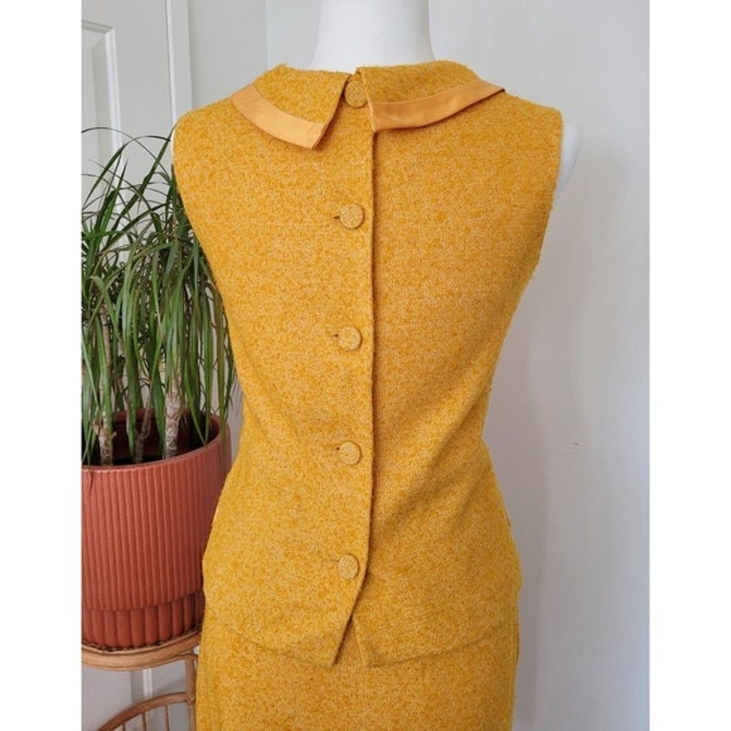 Vintage 1960s Boucle Tweed Suit (Sleeveless Top and Skirt)